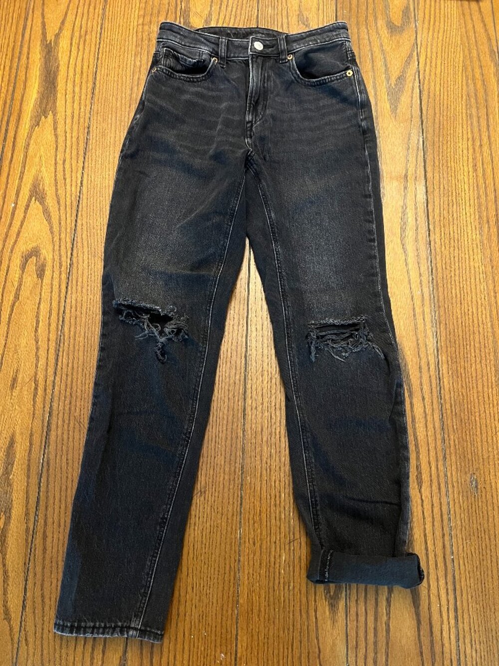 American Eagle Strigid Black Ripped Straight Leg Jeans Size 2 Regular